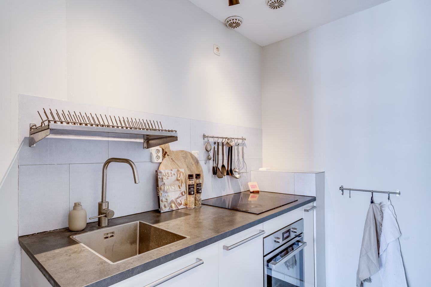 Foto 19 van Aartsbisschop Romerostraat 223