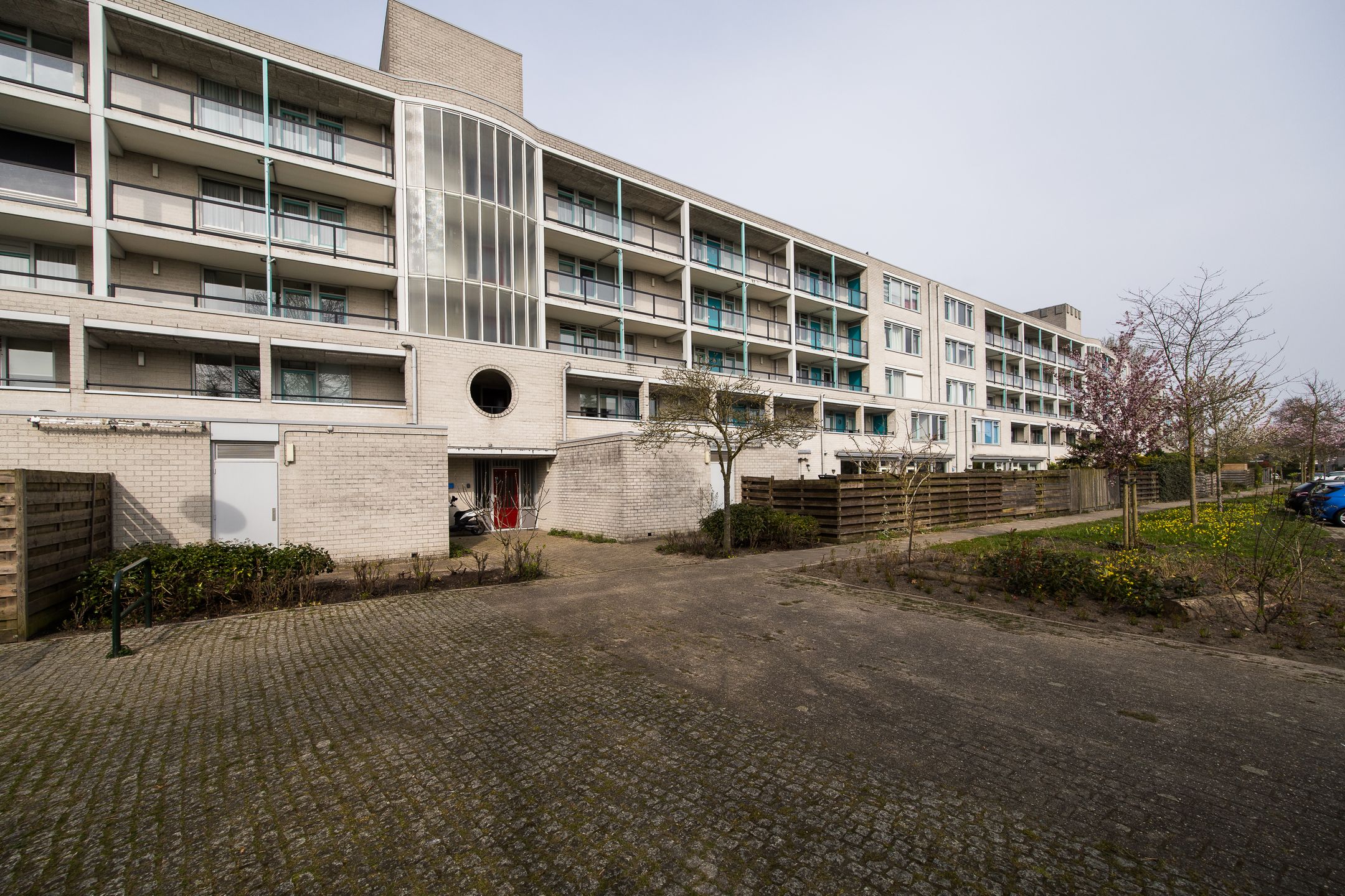 Foto 45 van Aartsbisschop Romerostraat 223