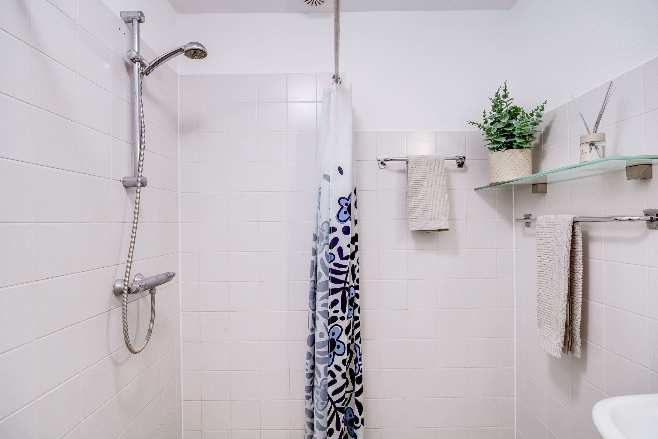 Foto 36 van Aartsbisschop Romerostraat 223