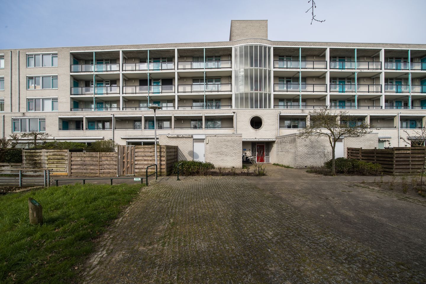 Foto 44 van Aartsbisschop Romerostraat 223