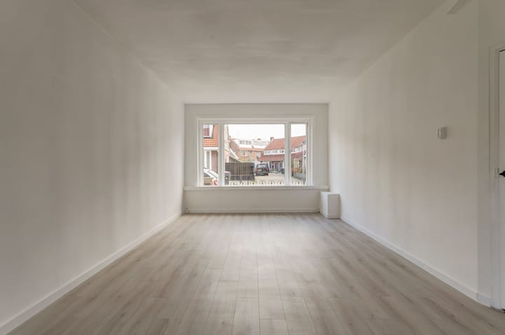 Tussenwoning te koop: van beverwijckstraat 13, Leeuwarden