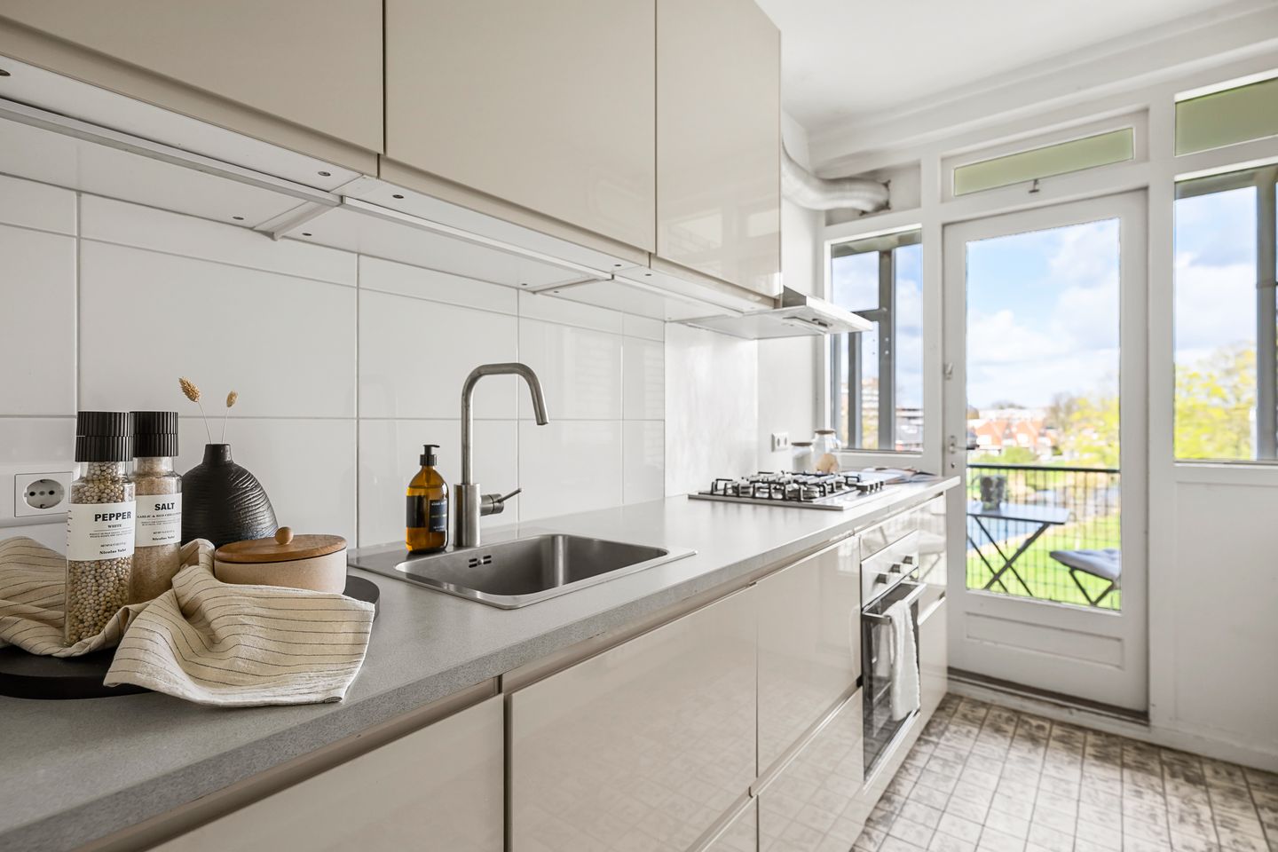 Bright corner apartment with balcony in green Tuindorp-Oost — 14