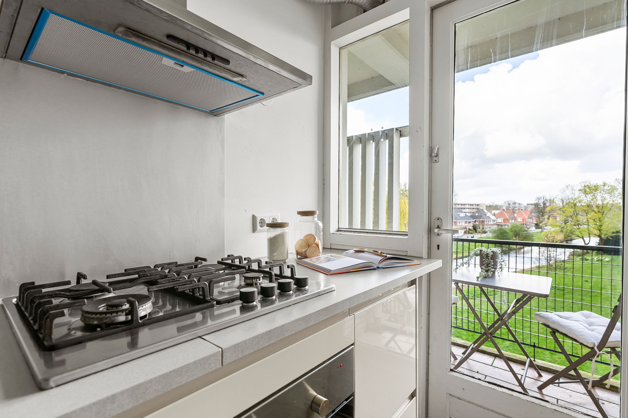 Bright corner apartment with balcony in green Tuindorp-Oost — 15