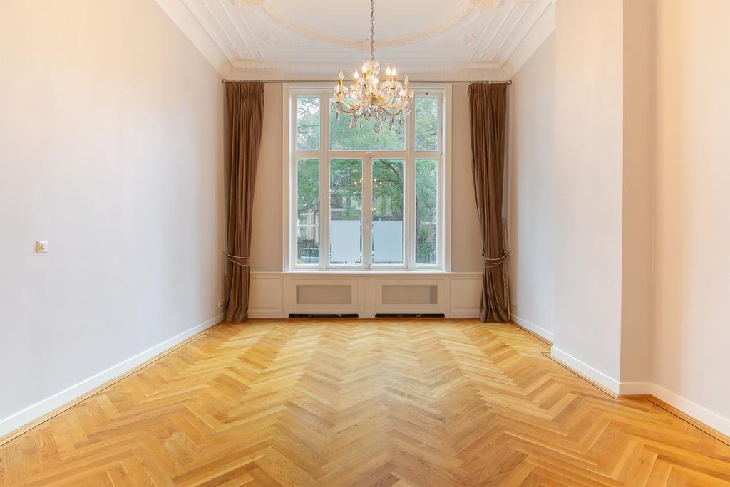 Photo 9 of Adelheidstraat 1