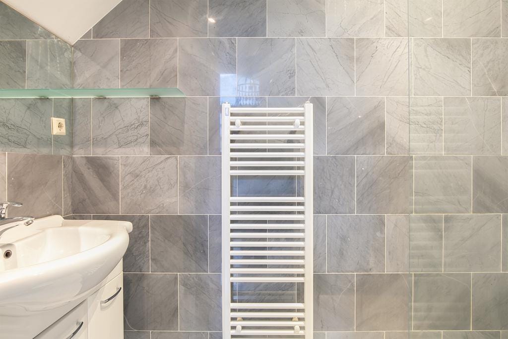 Photo 18 of Adelheidstraat 1