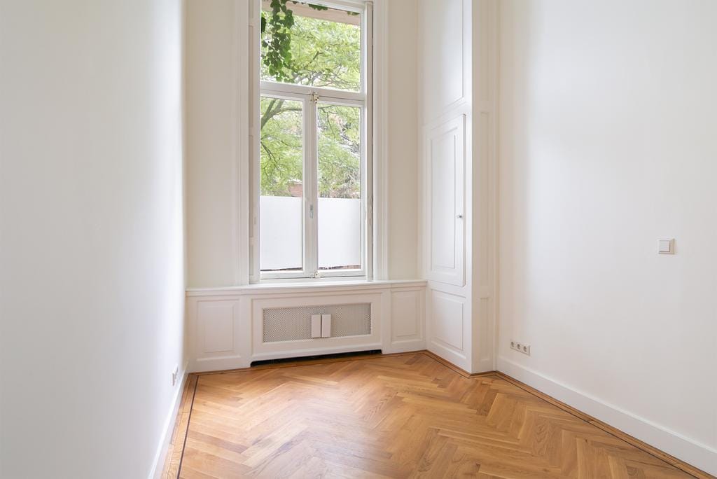 Photo 20 of Adelheidstraat 1