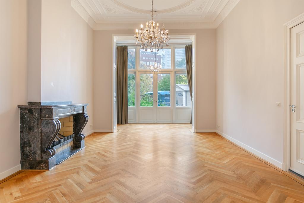 Photo 11 of Adelheidstraat 1