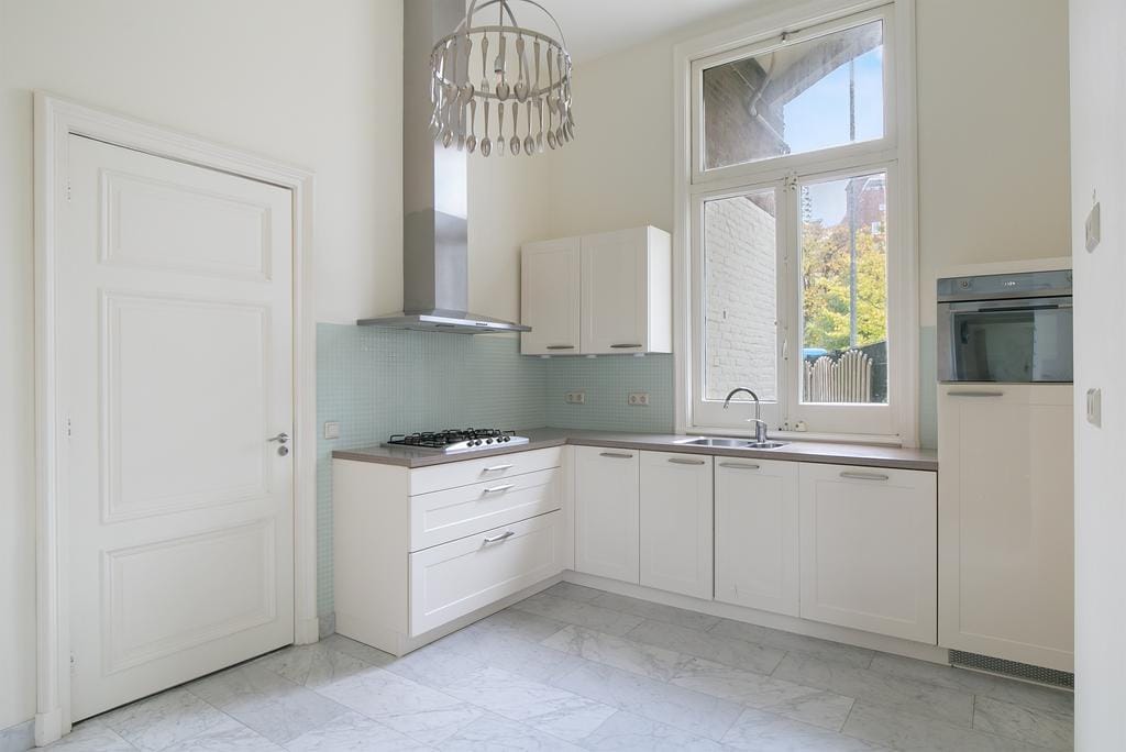 Photo 16 of Adelheidstraat 1