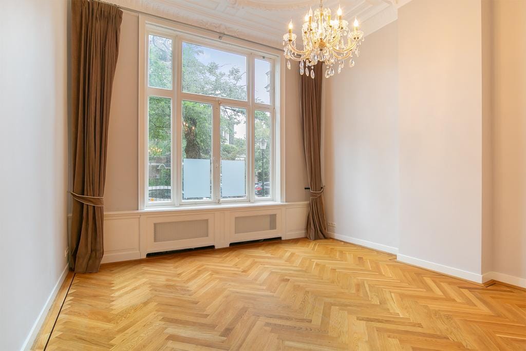 Photo 8 of Adelheidstraat 1