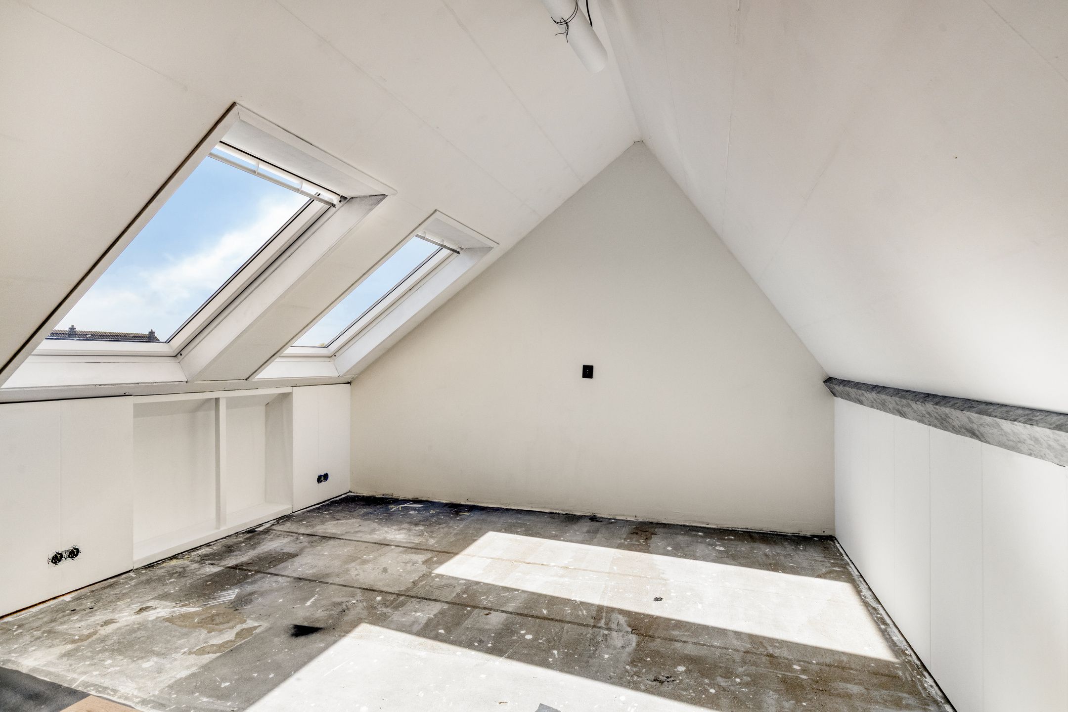 Spacious Semi-Detached Home with Modern Extensions and Solar Panels — 27