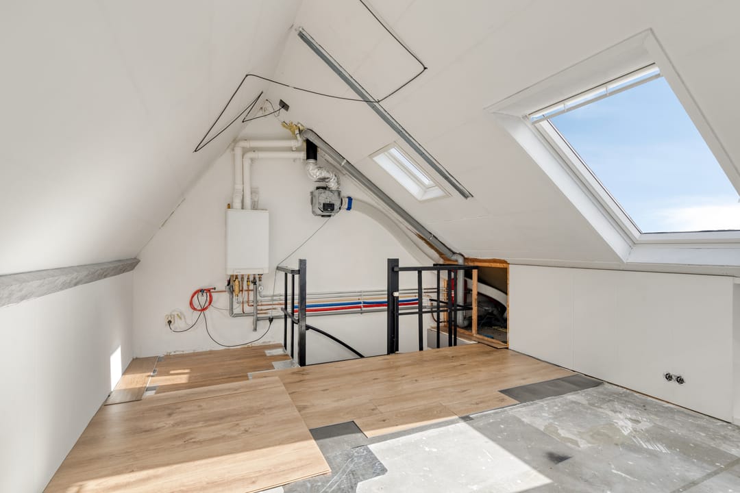 Spacious Semi-Detached Home with Modern Extensions and Solar Panels — 28
