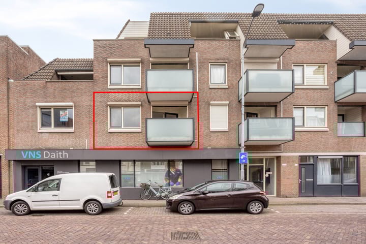 Photo 2 of Julianastraat 10