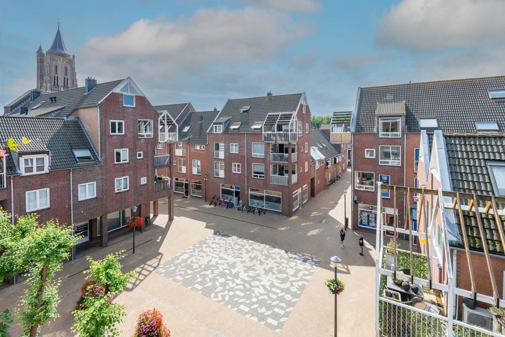City living with south-facing loggia and private parking — 16