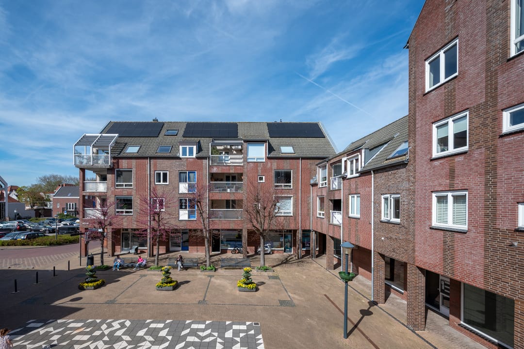 City living with south-facing loggia and private parking — 17