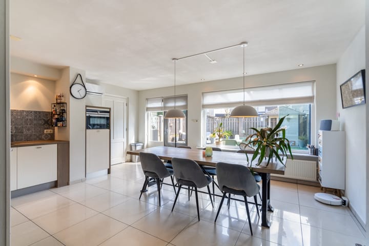 Foto 3 van Molenakkerplein 6