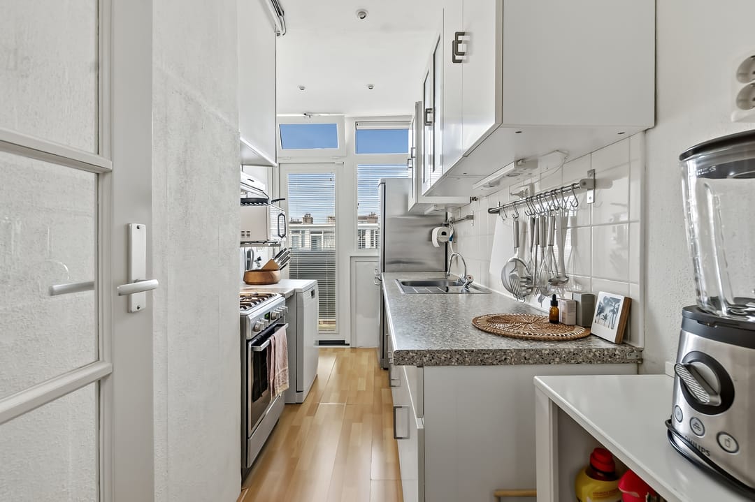 Light and atmospheric 4-room apartment with sunny balcony in Vruchtenbuurt — 13