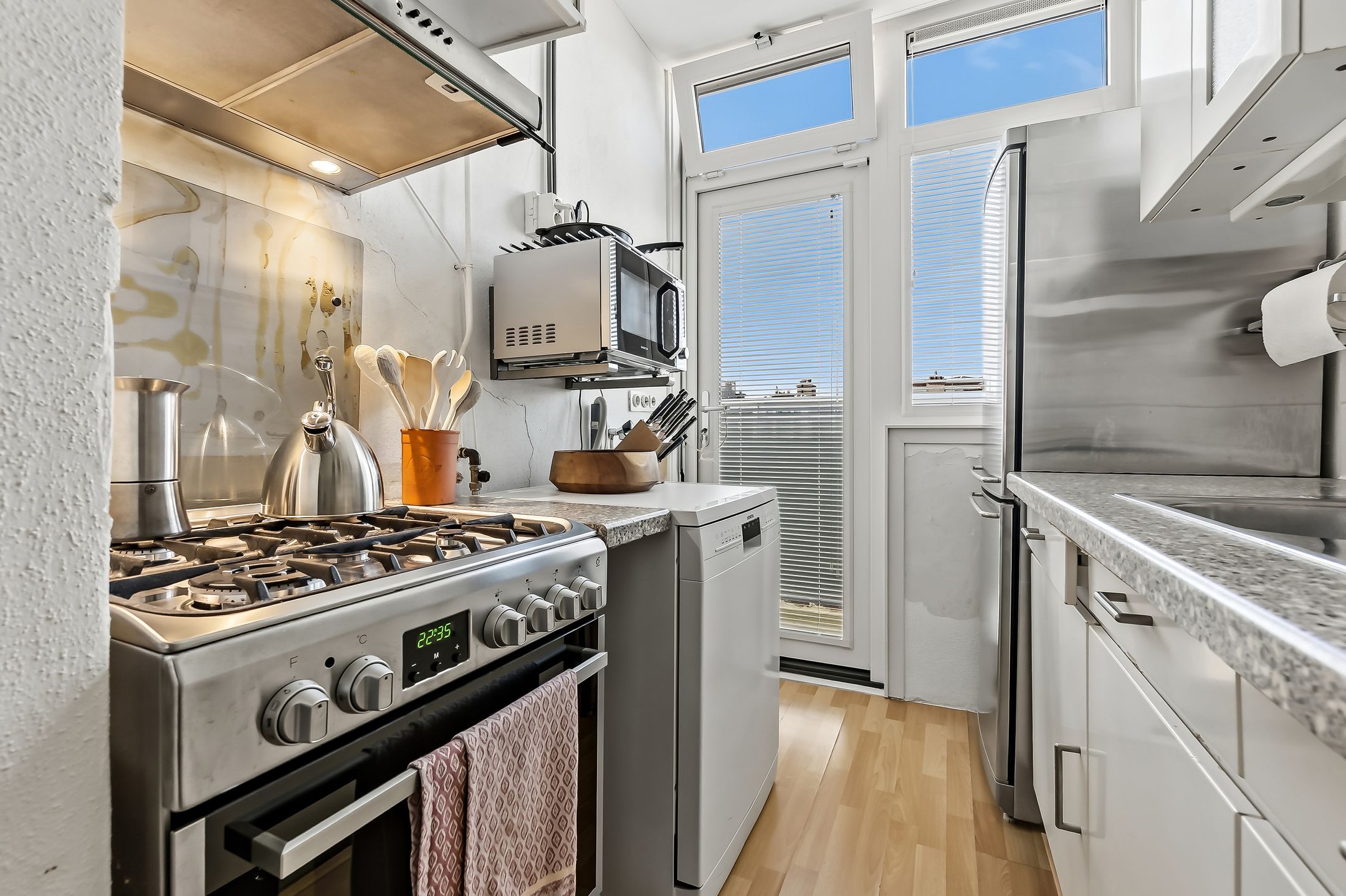 Light and atmospheric 4-room apartment with sunny balcony in Vruchtenbuurt — 15