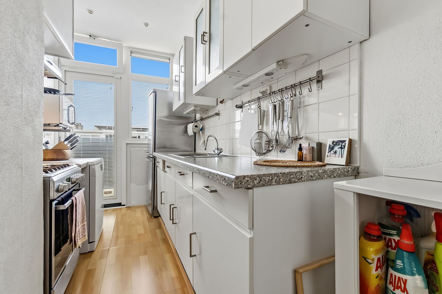 Light and atmospheric 4-room apartment with sunny balcony in Vruchtenbuurt — 14