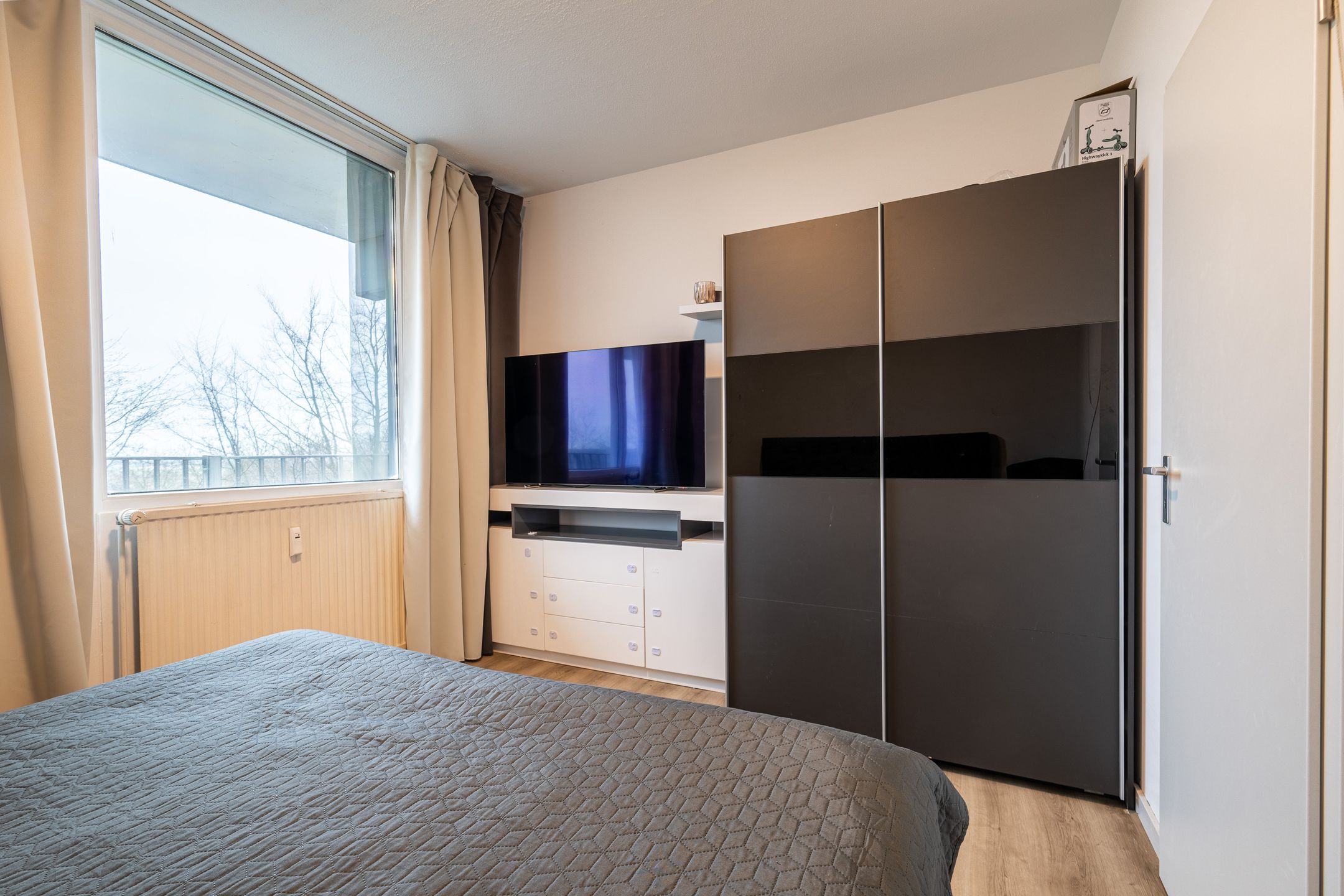 Renovated Apartment with Three Bedrooms and Sunny Balcony — 15