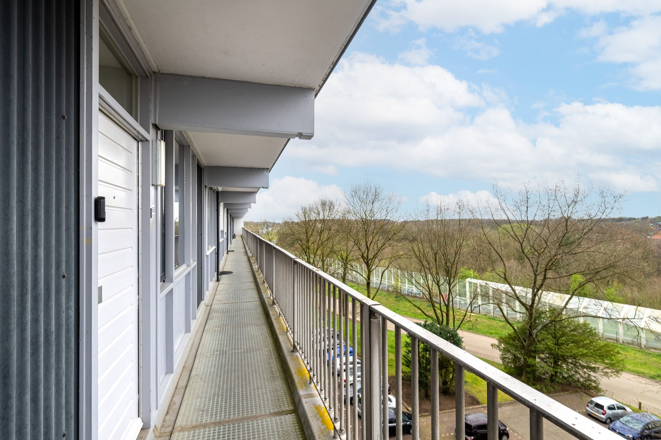 Renovated Apartment with Three Bedrooms and Sunny Balcony — 24