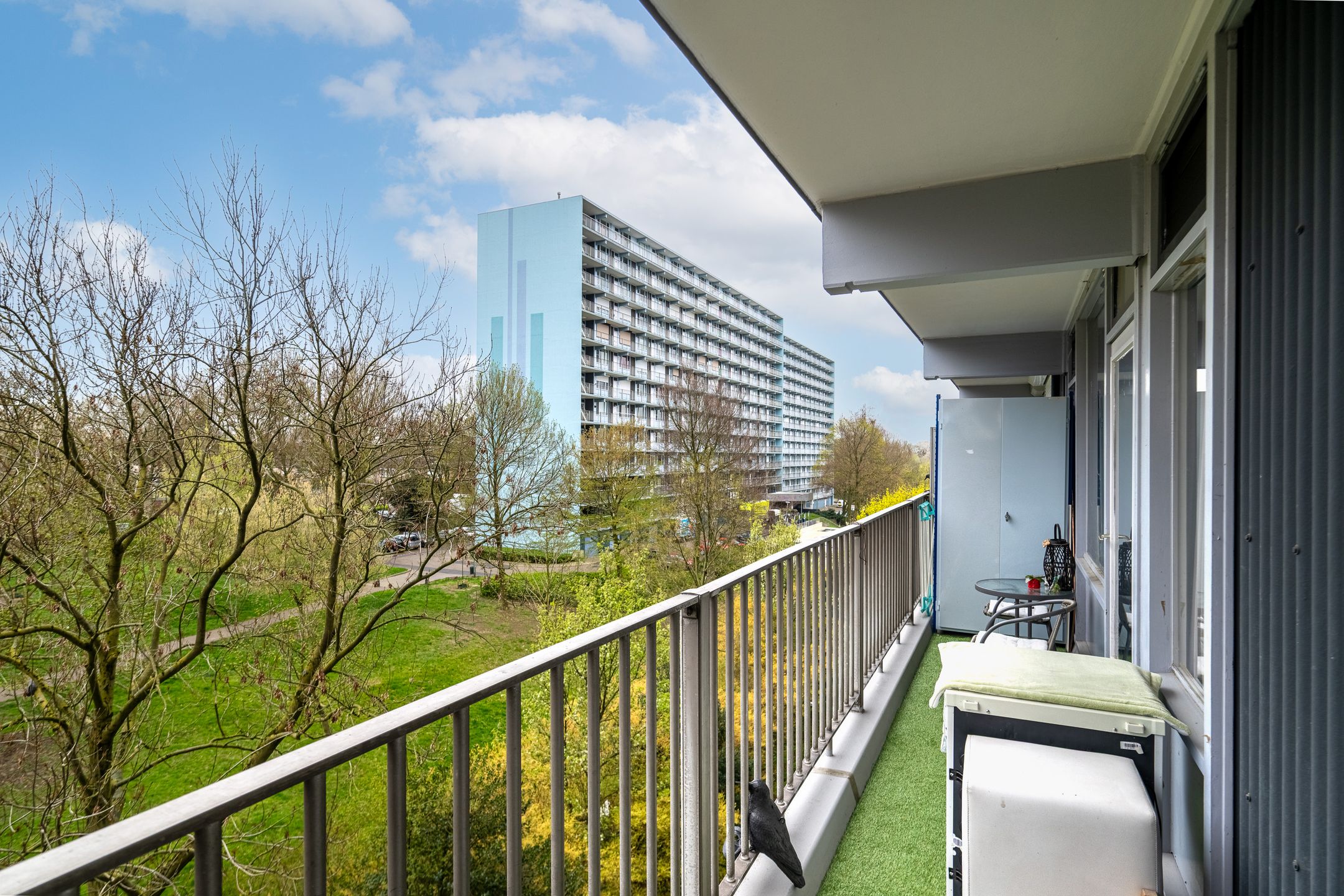 Renovated Apartment with Three Bedrooms and Sunny Balcony — 21