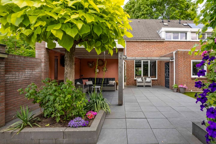 Photo 2 of Meeuwstraat 14