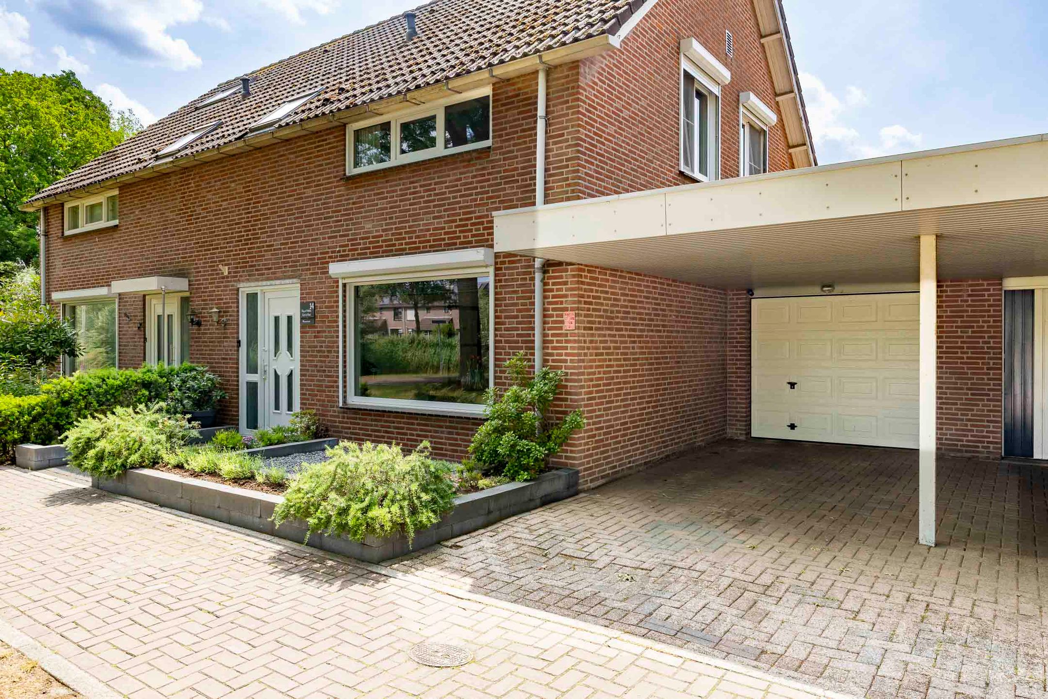 Photo 33 of Meeuwstraat 14