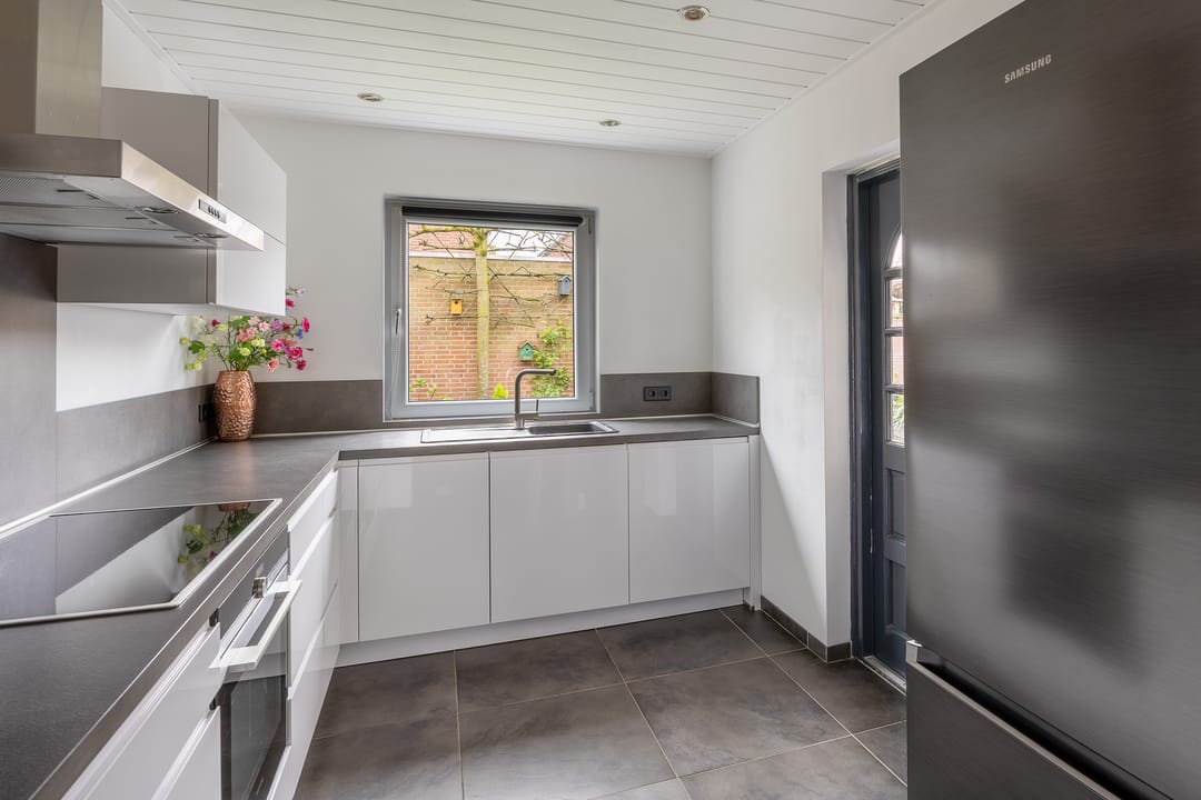 Photo 16 of Meeuwstraat 14