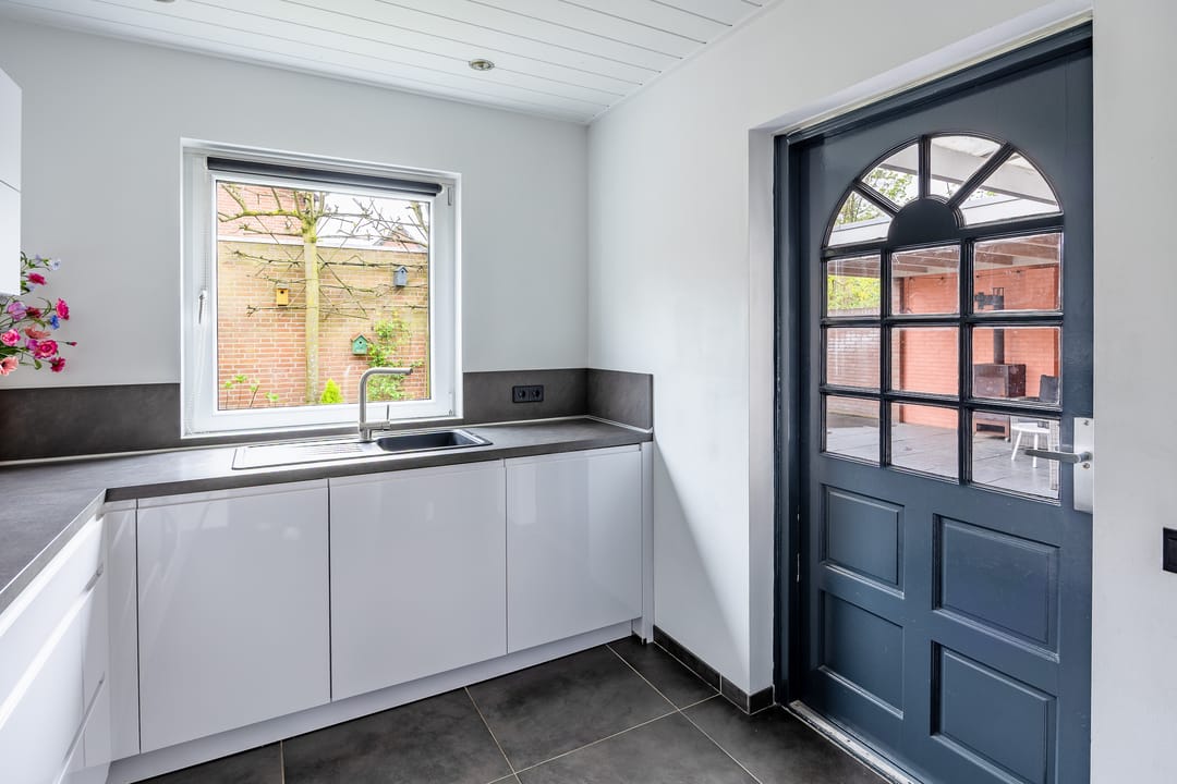 Photo 17 of Meeuwstraat 14