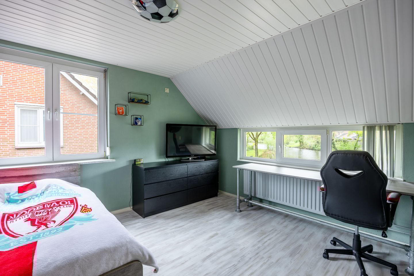 Photo 25 of Meeuwstraat 14