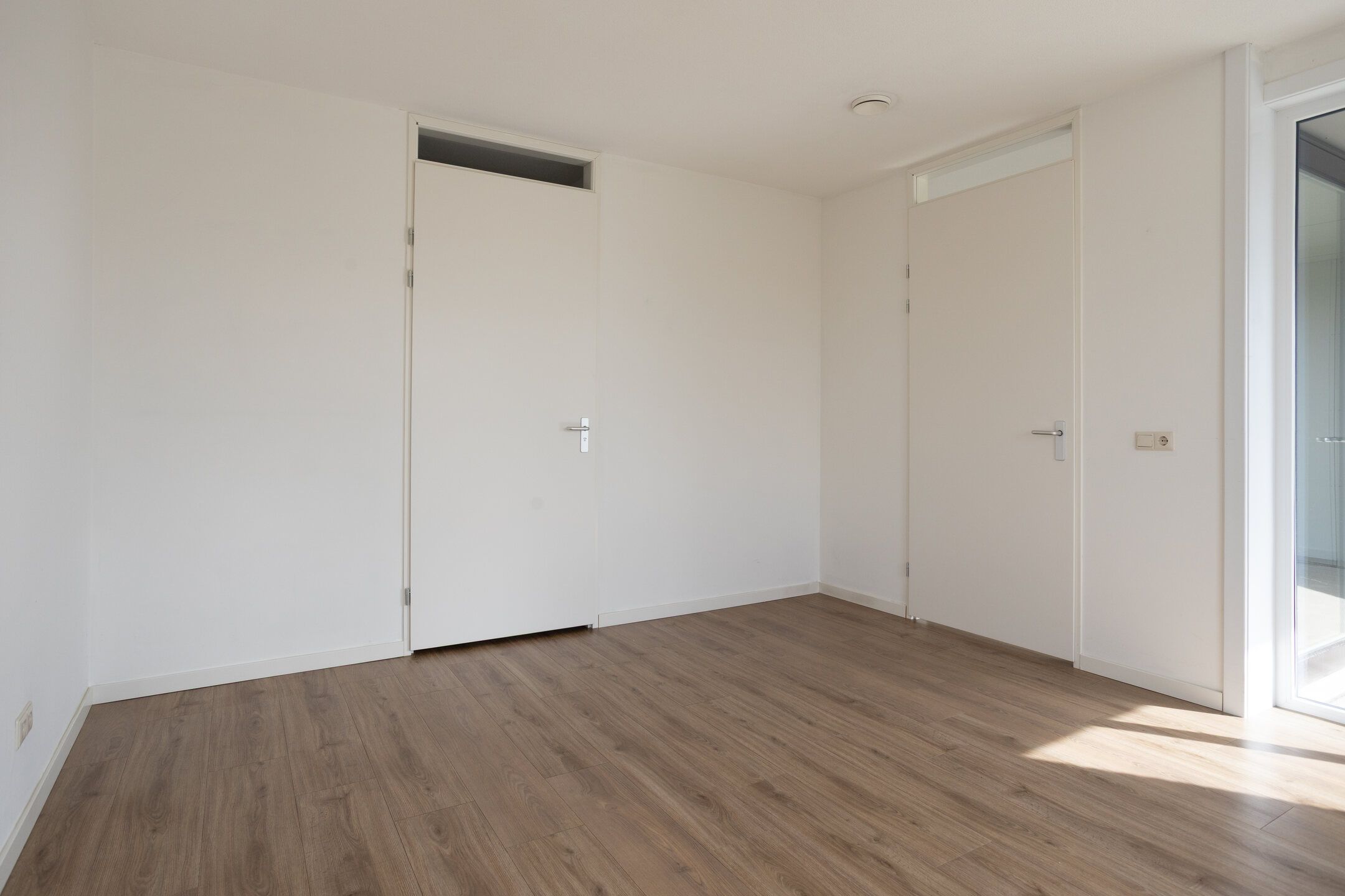 Modern Senior Apartment with South-Facing Balcony and Indoor Parking in Terneuzen — 12