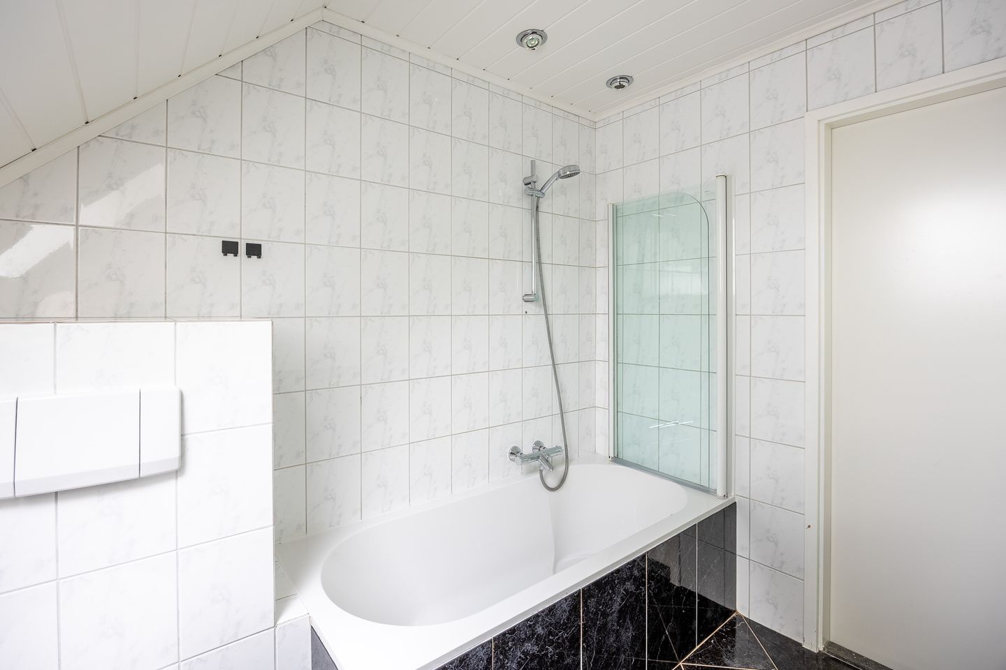 Photo 19 of Meeuwstraat 14