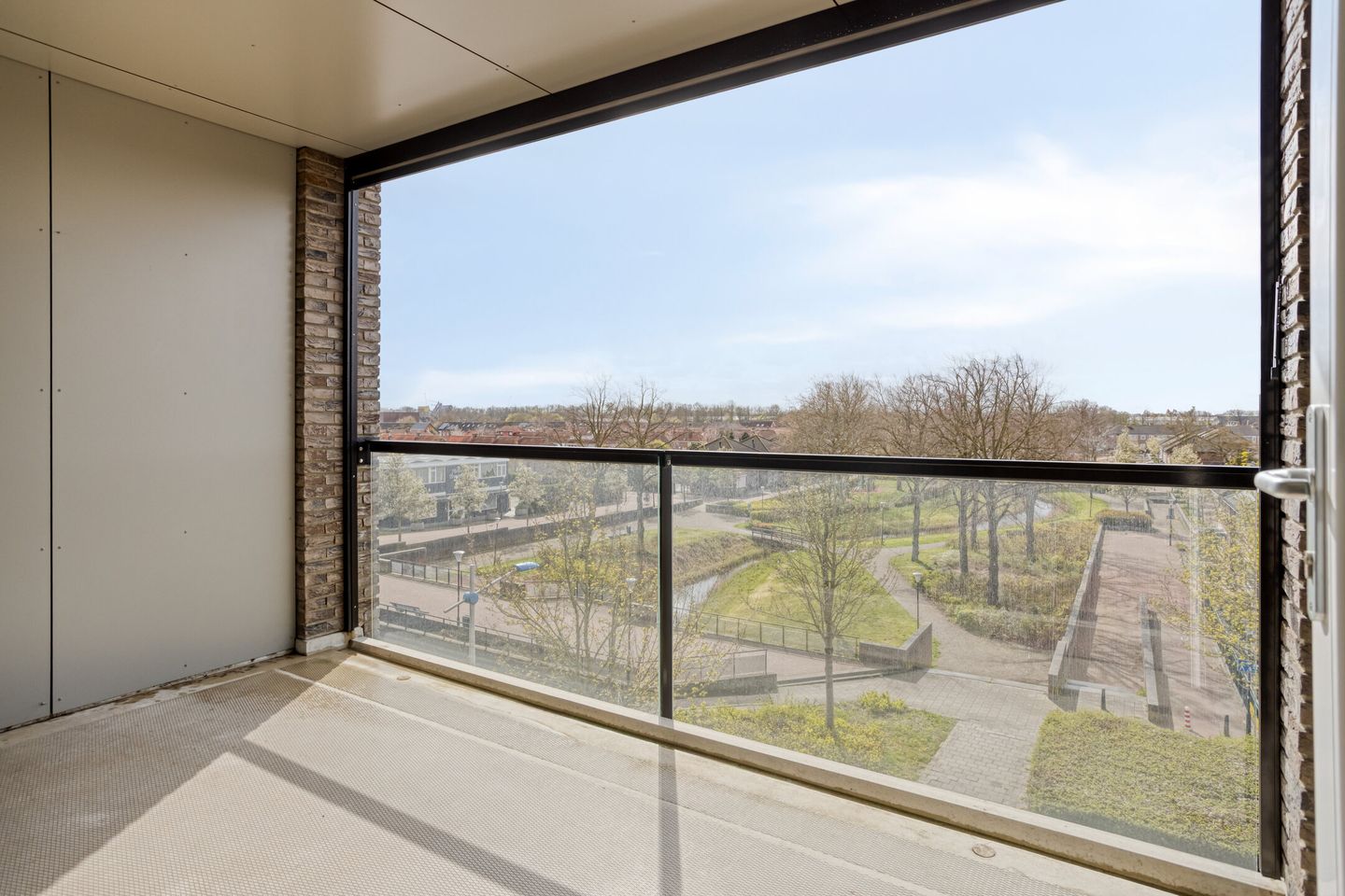 Modern Senior Apartment with South-Facing Balcony and Indoor Parking in Terneuzen — 14