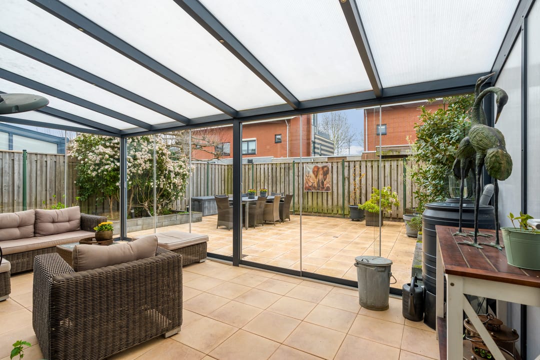Spacious and Sustainable Semi-Detached Family Home with Five Bedrooms, Garden Room, and Excellent Energy Rating — 43
