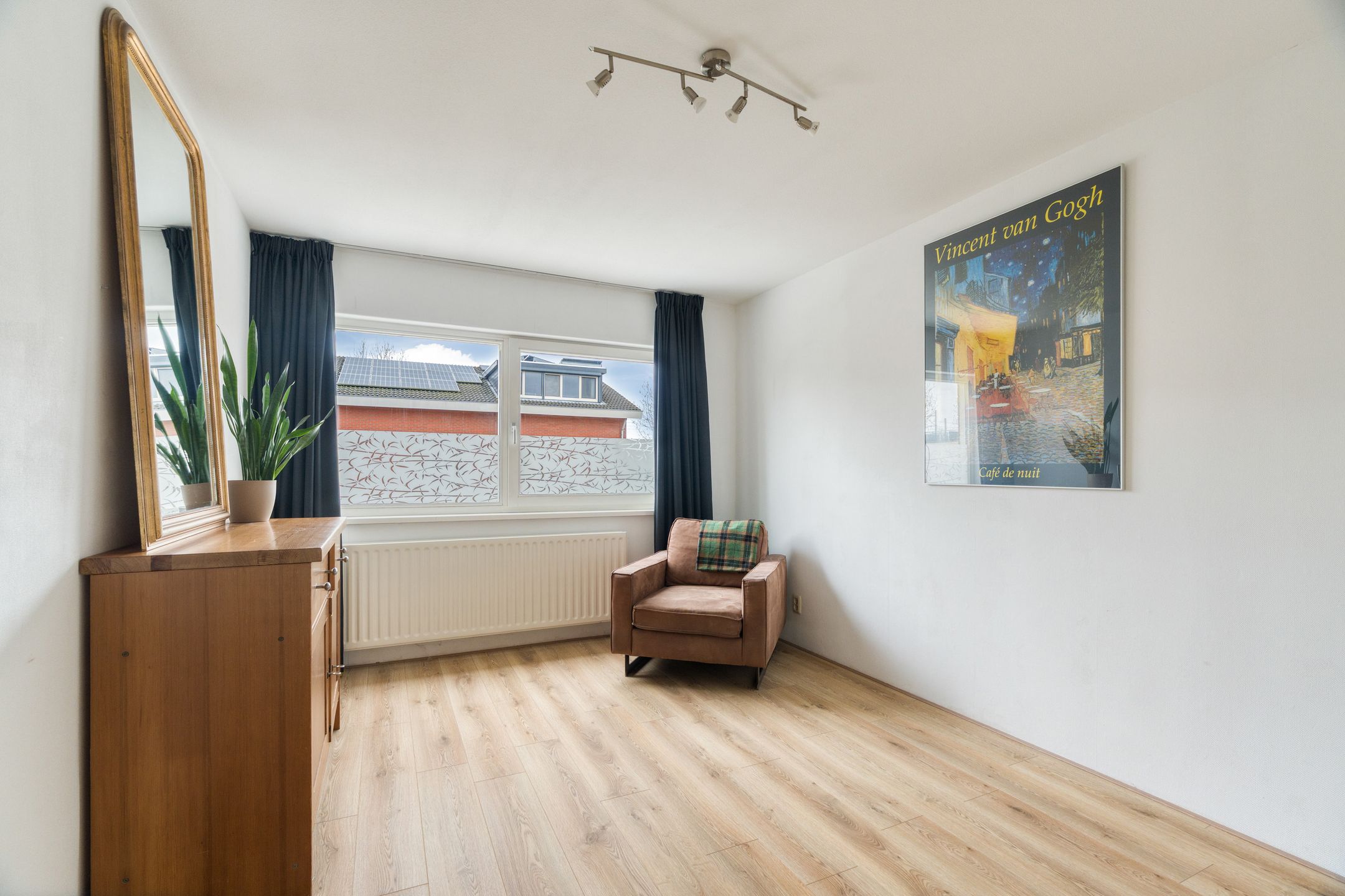 Spacious and Sustainable Semi-Detached Family Home with Five Bedrooms, Garden Room, and Excellent Energy Rating — 30
