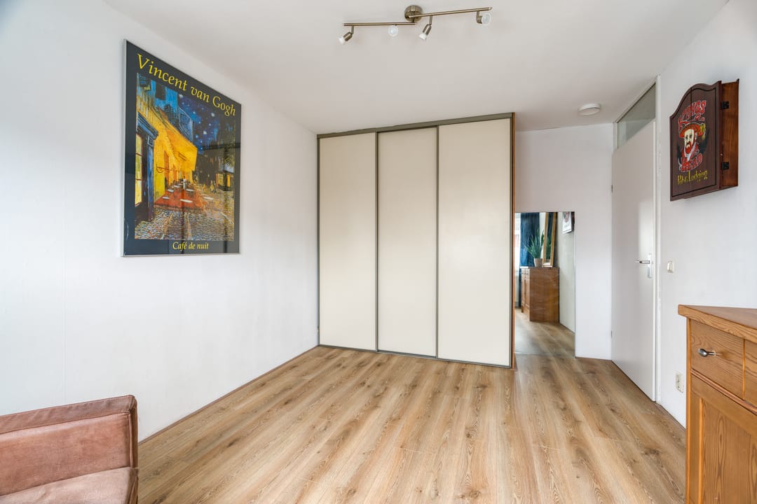 Spacious and Sustainable Semi-Detached Family Home with Five Bedrooms, Garden Room, and Excellent Energy Rating — 31