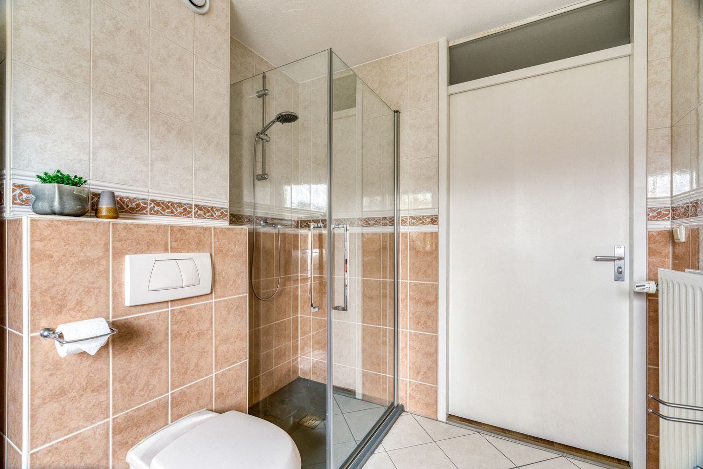 Spacious and Sustainable Semi-Detached Family Home with Five Bedrooms, Garden Room, and Excellent Energy Rating — 29