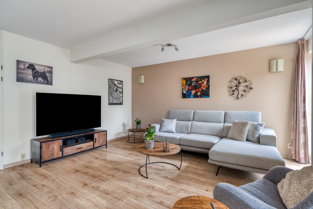 Spacious and Sustainable Semi-Detached Family Home with Five Bedrooms, Garden Room, and Excellent Energy Rating — 13