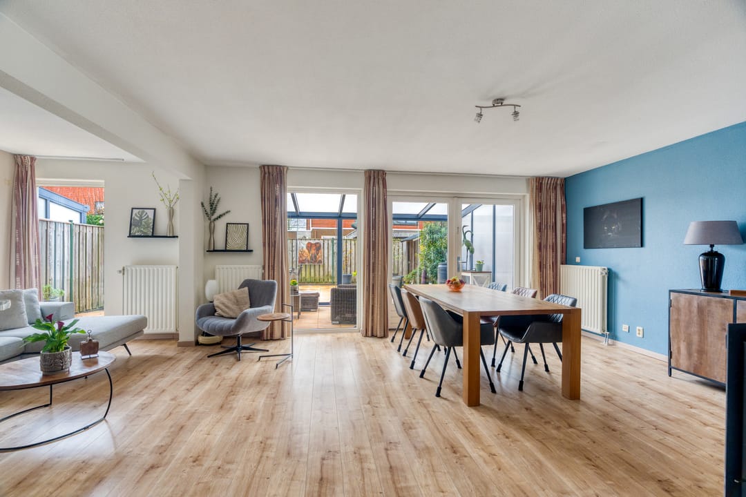 Spacious and Sustainable Semi-Detached Family Home with Five Bedrooms, Garden Room, and Excellent Energy Rating — 17