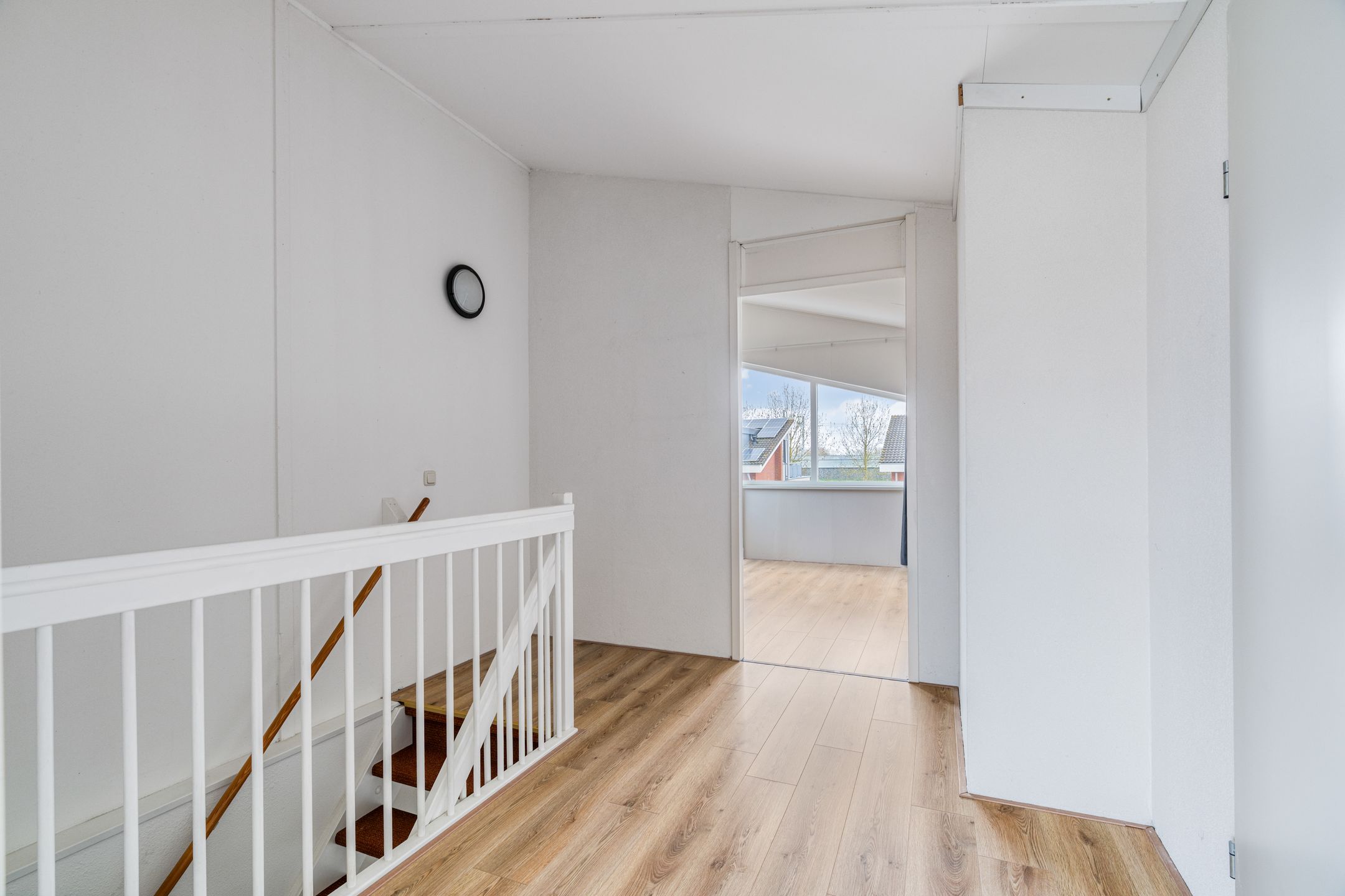 Spacious and Sustainable Semi-Detached Family Home with Five Bedrooms, Garden Room, and Excellent Energy Rating — 24