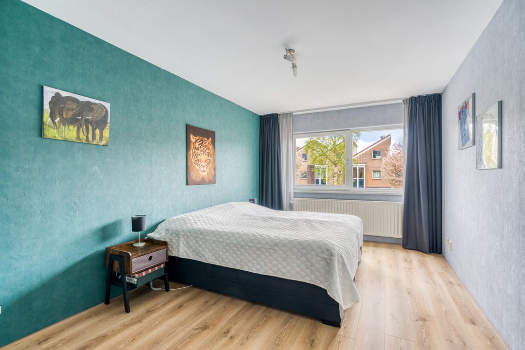 Spacious and Sustainable Semi-Detached Family Home with Five Bedrooms, Garden Room, and Excellent Energy Rating — 26