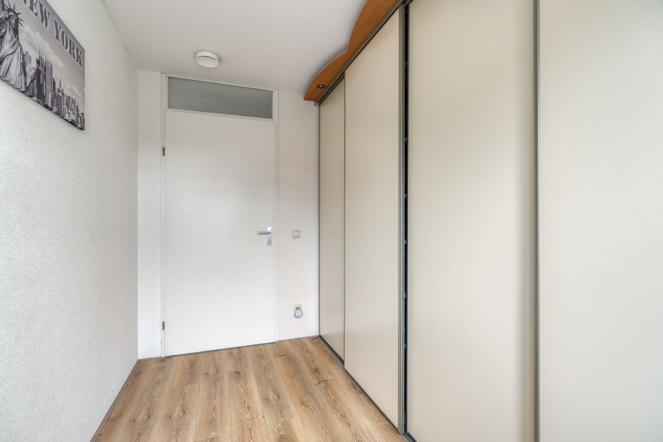 Spacious and Sustainable Semi-Detached Family Home with Five Bedrooms, Garden Room, and Excellent Energy Rating — 33