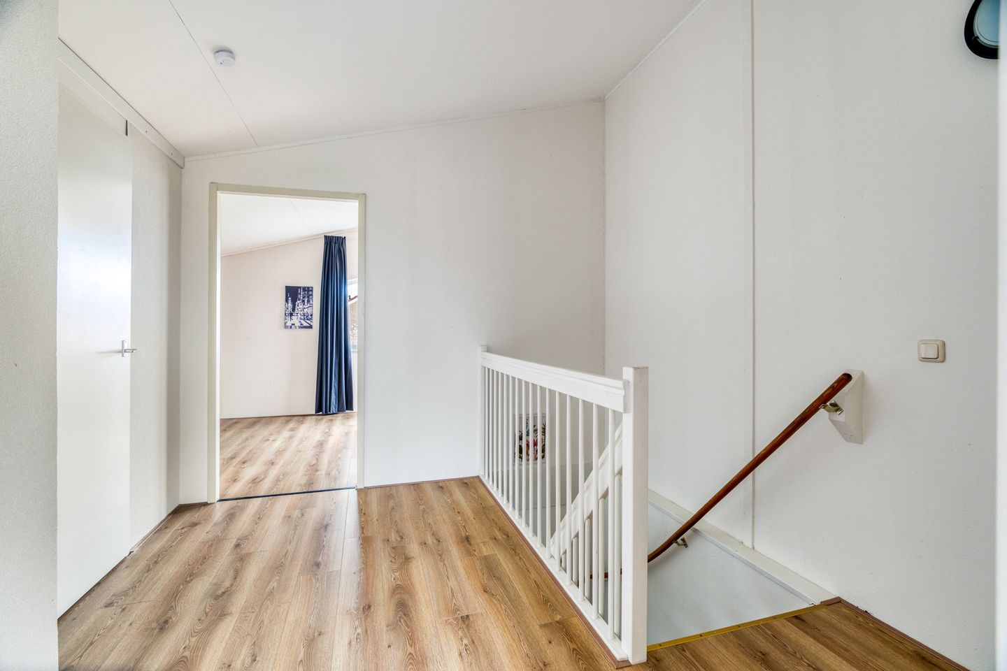 Spacious and Sustainable Semi-Detached Family Home with Five Bedrooms, Garden Room, and Excellent Energy Rating — 34