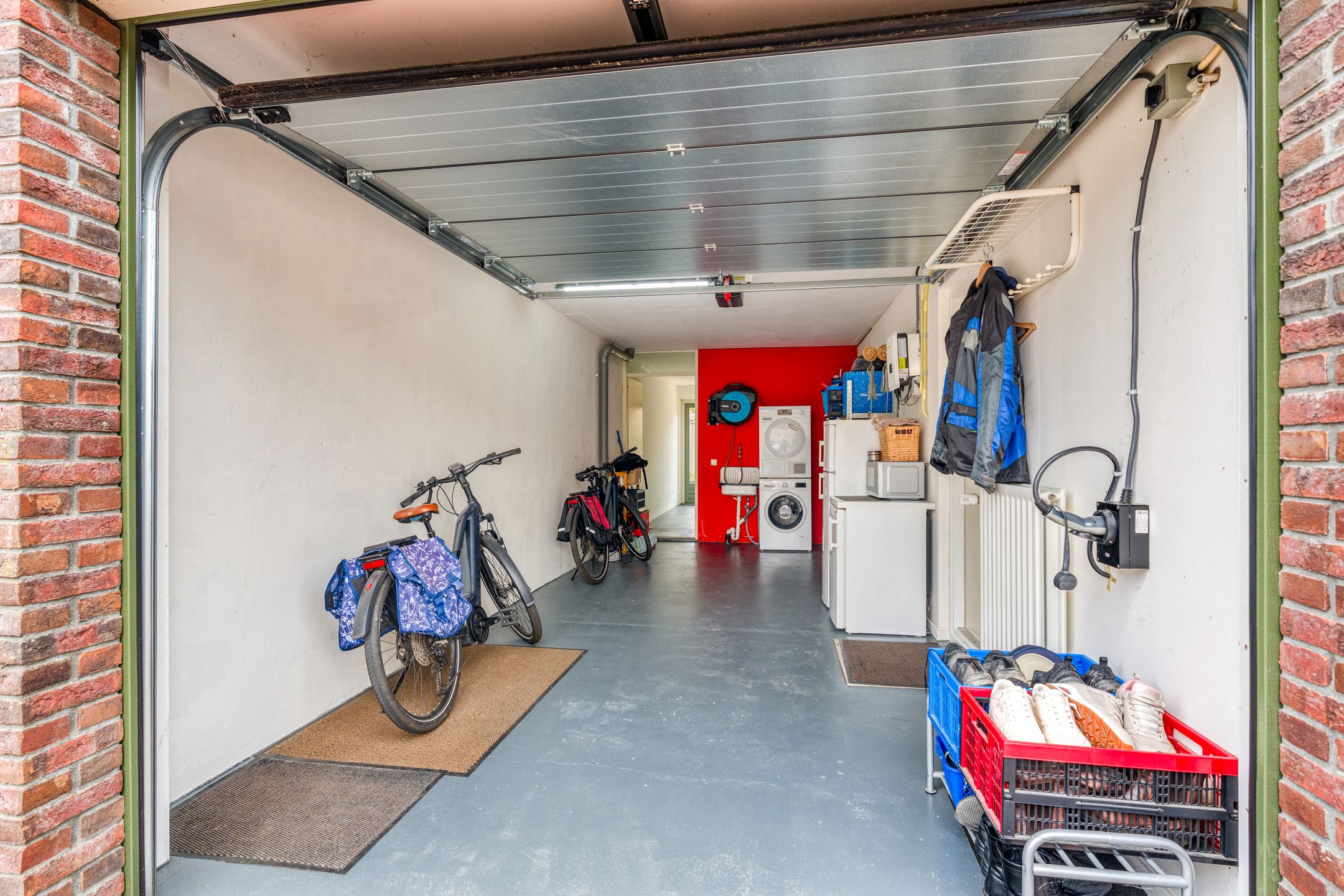 Spacious and Sustainable Semi-Detached Family Home with Five Bedrooms, Garden Room, and Excellent Energy Rating — 42