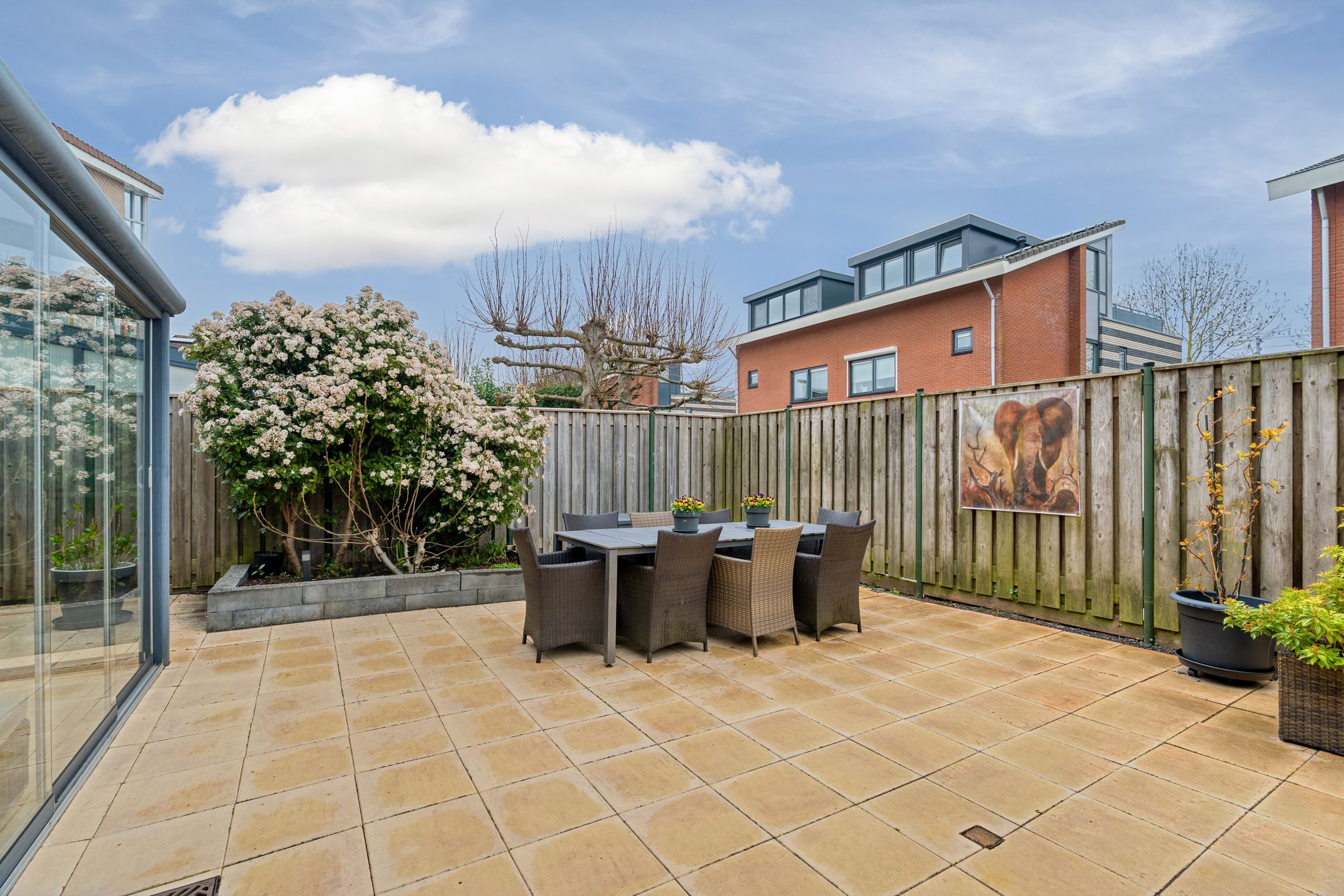 Spacious and Sustainable Semi-Detached Family Home with Five Bedrooms, Garden Room, and Excellent Energy Rating — 48