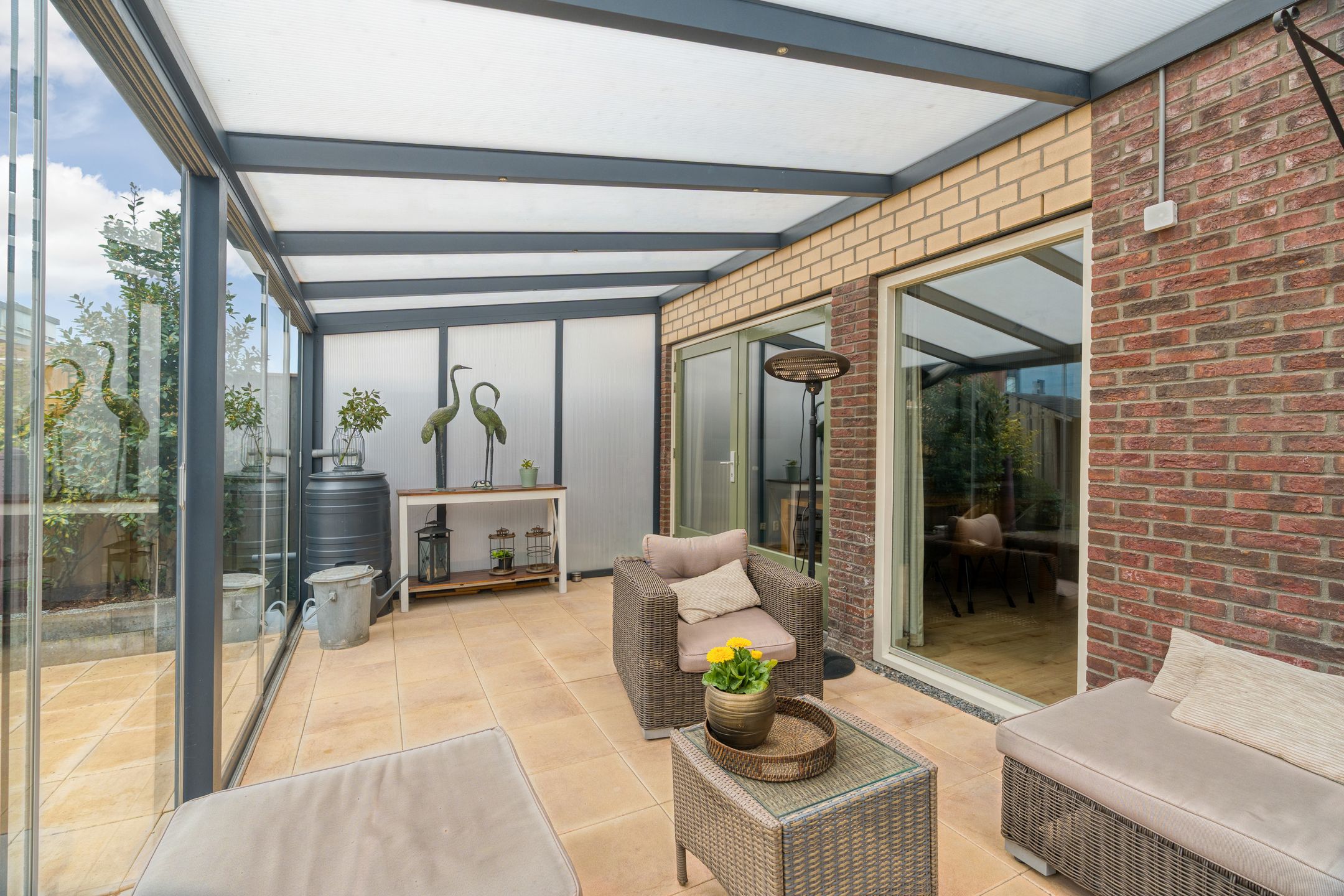 Spacious and Sustainable Semi-Detached Family Home with Five Bedrooms, Garden Room, and Excellent Energy Rating — 45
