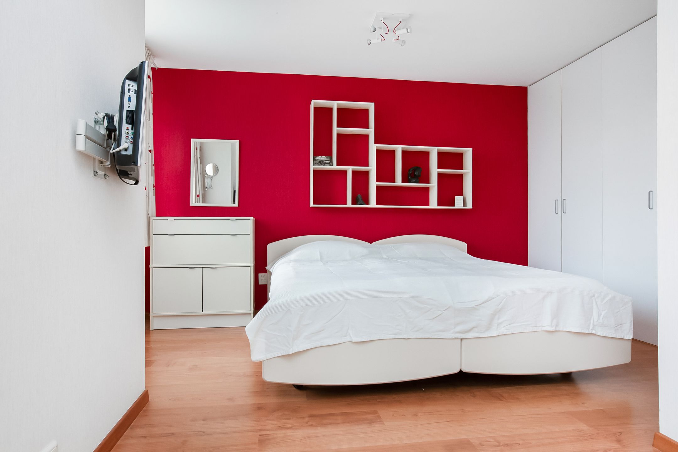 Spacious semi-detached family home with double garage in child-friendly Welgelegen district — 24