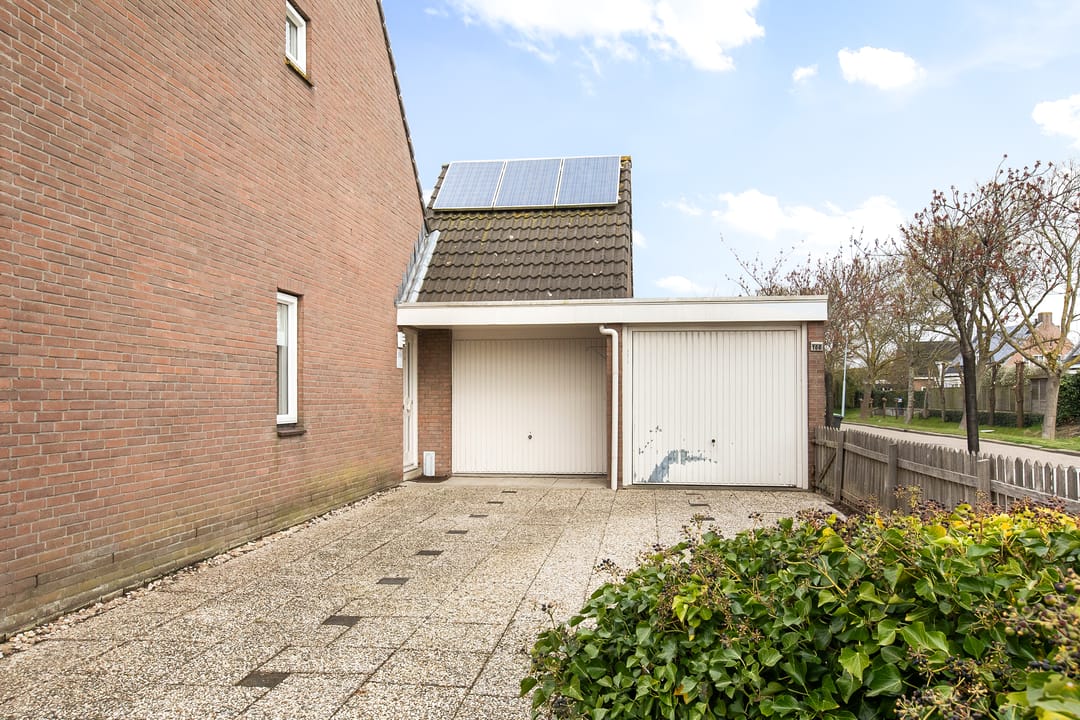 Spacious semi-detached family home with double garage in child-friendly Welgelegen district — 28