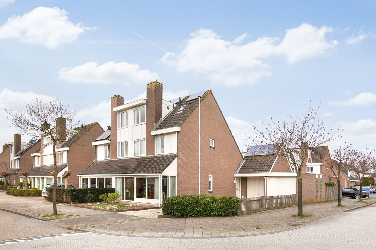 Spacious semi-detached family home with double garage in child-friendly Welgelegen district — 35