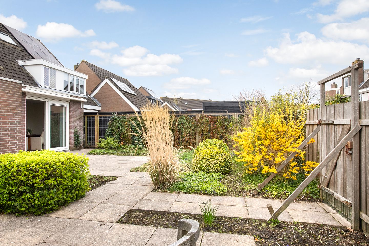 Spacious semi-detached family home with double garage in child-friendly Welgelegen district — 34